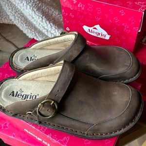 Alegria Seville clog brown oiled leather size 39. Us size 8.5. New in box